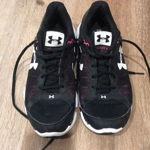 Women’s under armor tennis shoes